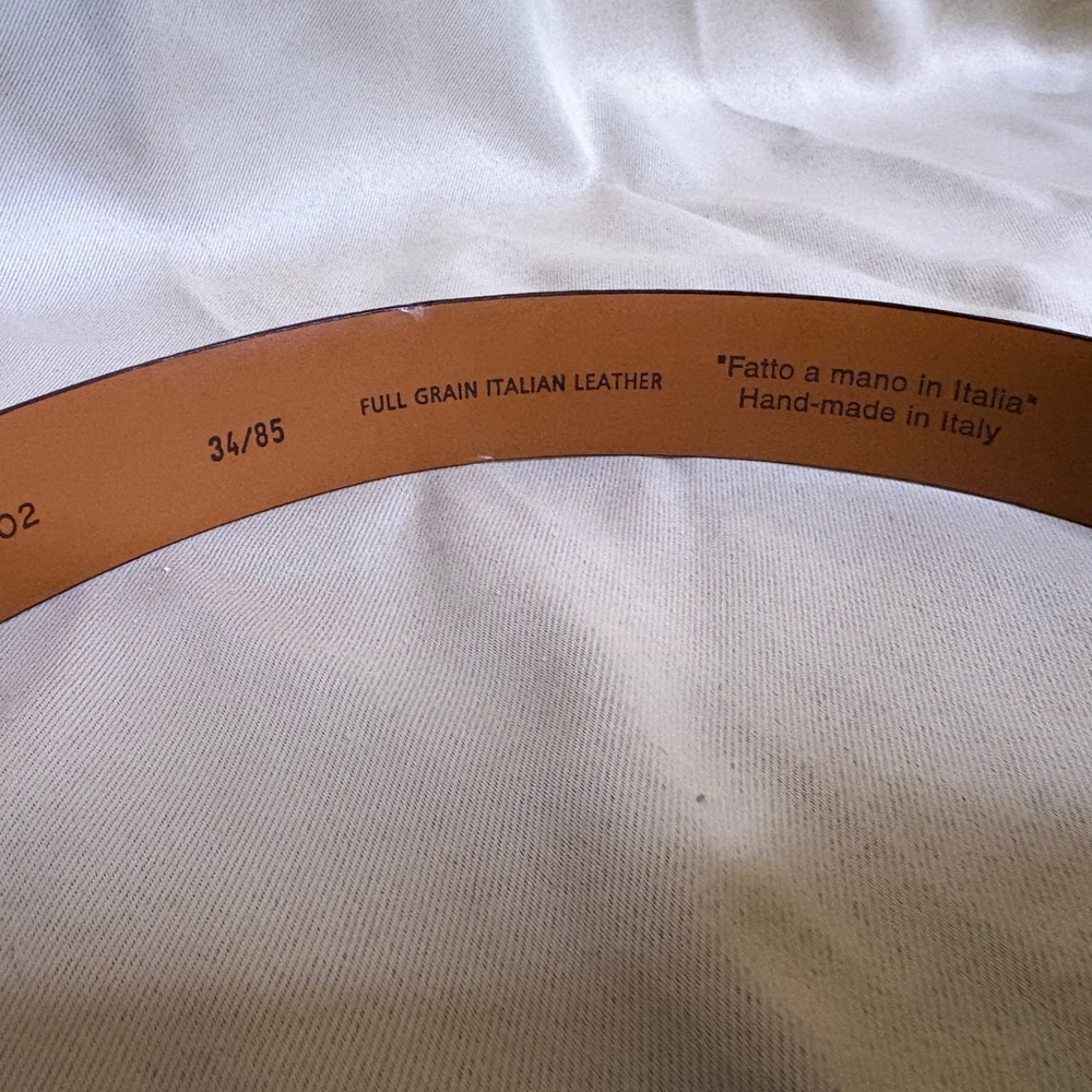 Elegant Black Leather Women's Belt - Picture 3 of 3
